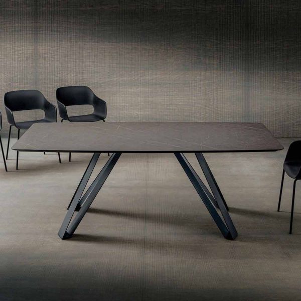 Hpl küchentisch mit anthrazitfarbenem metallfuß made in italy - aresto