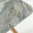 Gartentisch mit Holzsockel und Royal Peacock-Keramikplatte - Infinity Viadurini