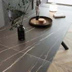 Ausziehbarer Esstisch (200/230 cm) aus Glas, Keramik und Metall - Naisha Viadurini