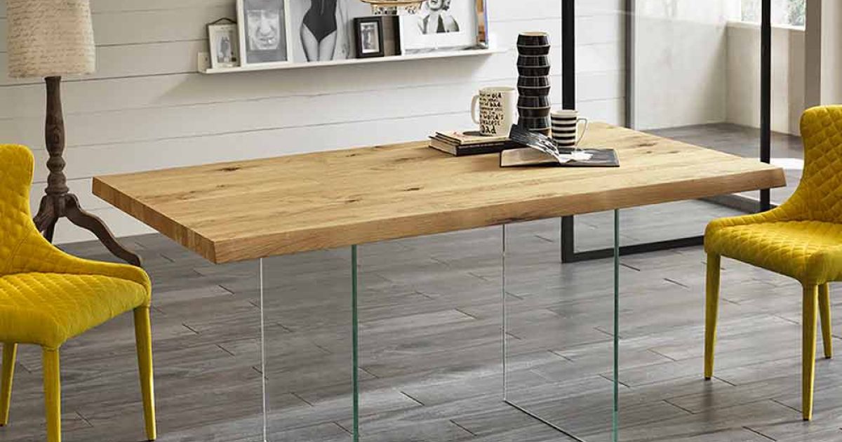 Moderner Esstisch aus furniertem Eichenholz mit Glasfuß
