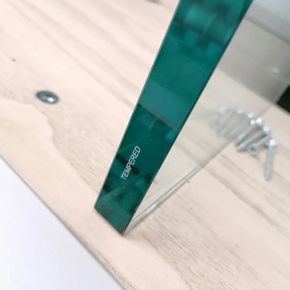 Moderner Esstisch aus furniertem Holz und Glas, hergestellt in Italien – Strappo Viadurini