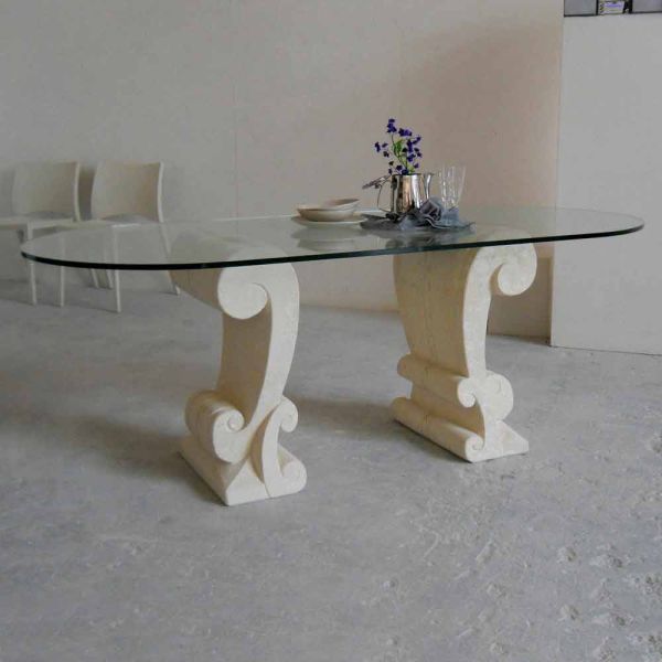 Ovaler esstisch aus stein und kristall im klassischen design aracne