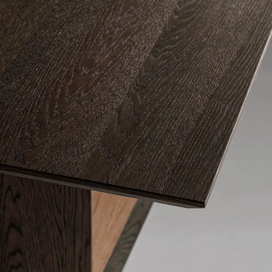 Fester Tisch mit abgeschrägter Platte und zweifarbigem Untergestell, hergestellt in Italien – Jadis Viadurini