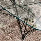 Fester Tisch mit tonnenförmiger Glasplatte und Stahlgestell, hergestellt in Italien – Ezzellino Viadurini