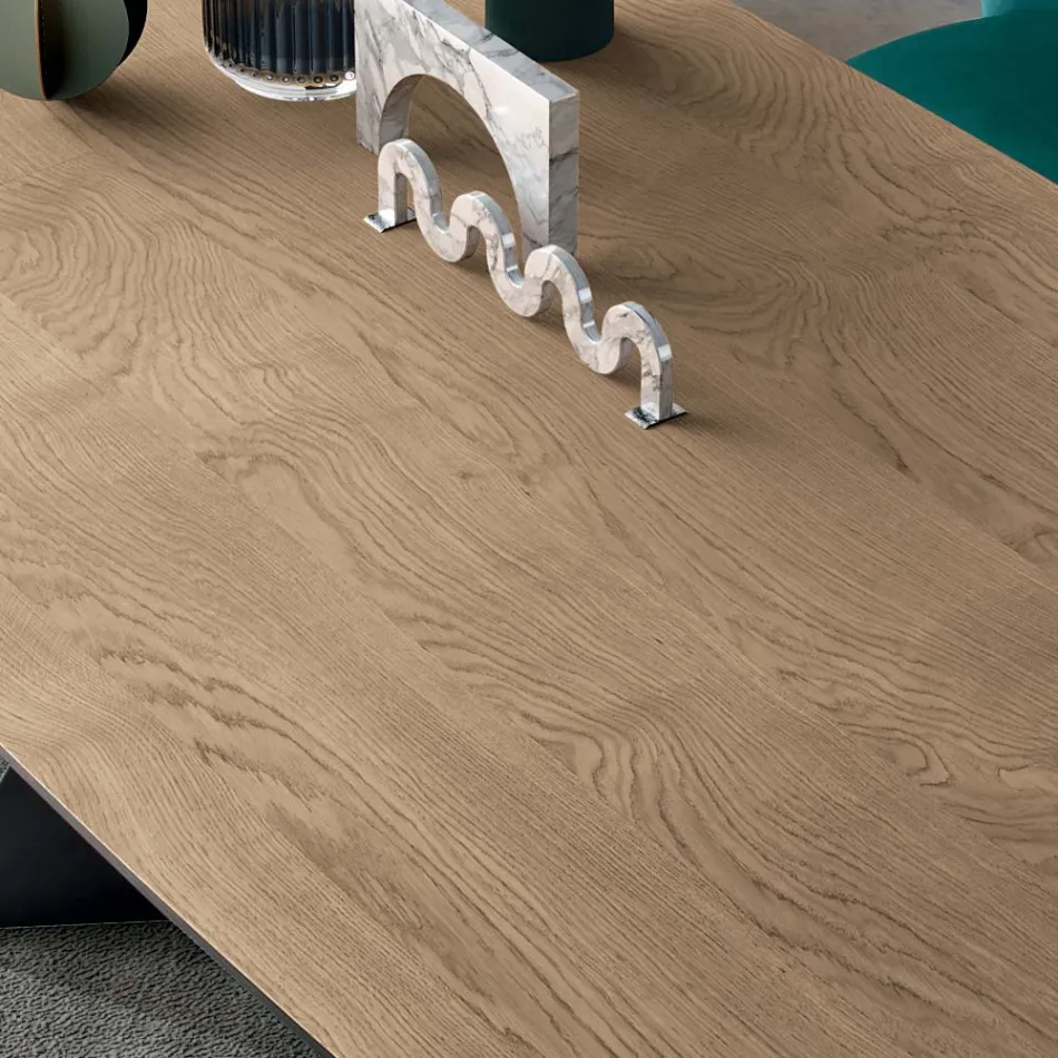 Fester Tisch aus Eichenfurnier und lackiertem Metallgestell - Milo Viadurini