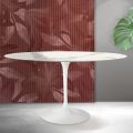 Ovaler Tulpentisch von Saarinen, Höhe 74 cm, in matter Florim Statuario Keramik – Scharlachrot