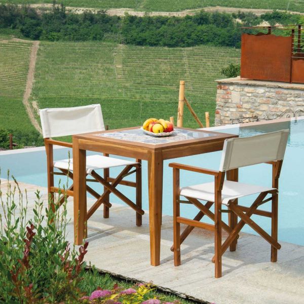 Quadratischer tisch aus akazienholz und keramikplatte - technical