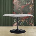 Eero Saarinen Tulpentisch H 74 mit ovaler Platte aus Arabescato-Marmor Made in Italy - Scharlachrot