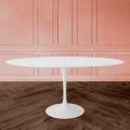 Tulip Eero Saarinen H 73 Ovaler ausziehbarer Tisch aus weißem Flüssiglaminat – Scarlet