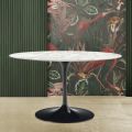 Tulip Saarinen H 73 Tisch mit ovaler Platte aus Carrara-Marmor, hergestellt in Italien – Scarlet