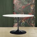 Tulpentisch Saarinen H 74 mit ovaler Platte aus Carrara-Marmor Made in Italy - Scharlachrot