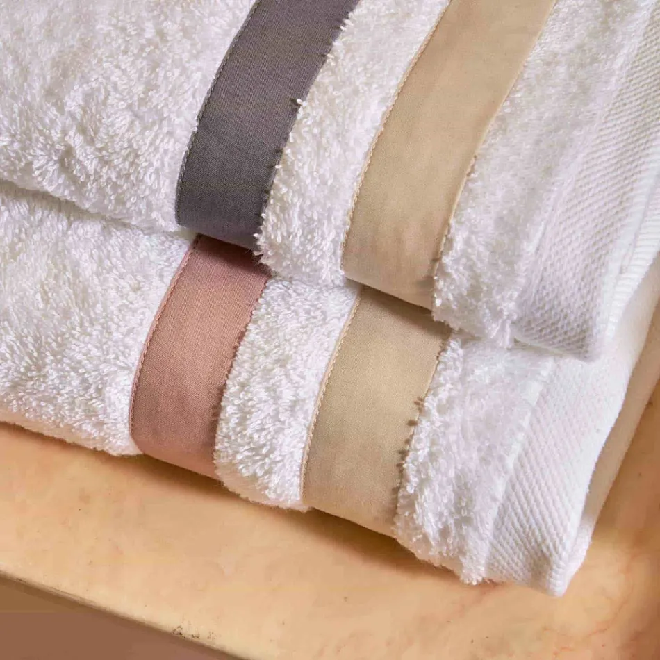 Duschtuch aus Baumwollfrottee mit doppelter Rüsche aus Baumwollperkal - Serenity Viadurini