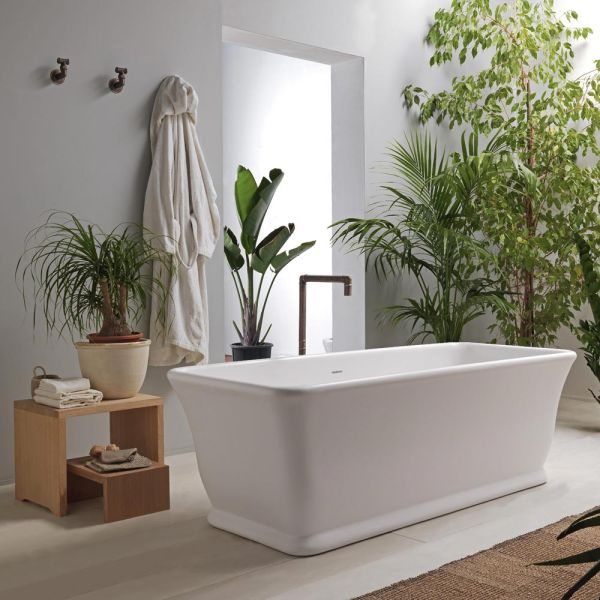 Weiße freistehende badewanne aus massiver oberfläche, hergestellt in italien – cleopatra