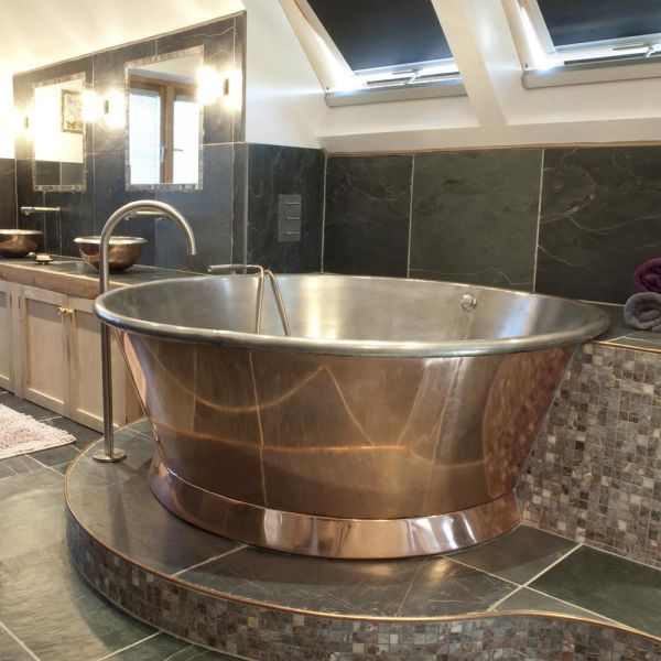Freistehende vintage-badewanne aus kupfer, vanessa weiß eisenbeschichtet