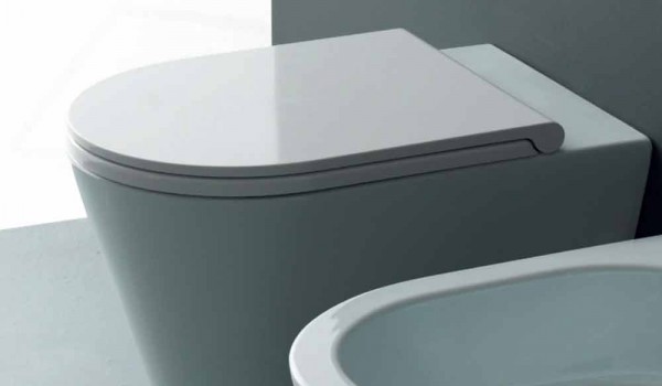 Moderne hängende Toilettenschüssel aus Keramik Sun Round 57x37 Italy